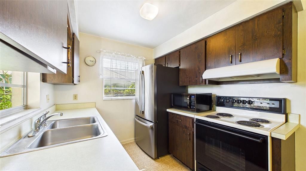 Activo con contrato: $295,000 (3 camas, 2 baños, 1182 Pies cuadrados)
