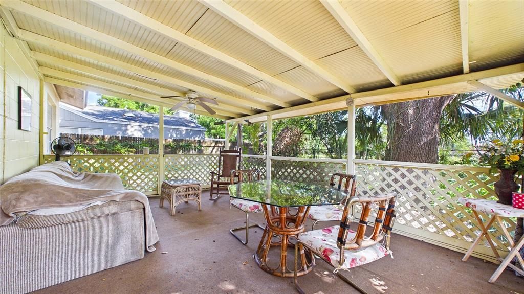 Activo con contrato: $295,000 (3 camas, 2 baños, 1182 Pies cuadrados)