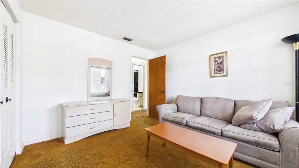 Activo con contrato: $295,000 (3 camas, 2 baños, 1182 Pies cuadrados)