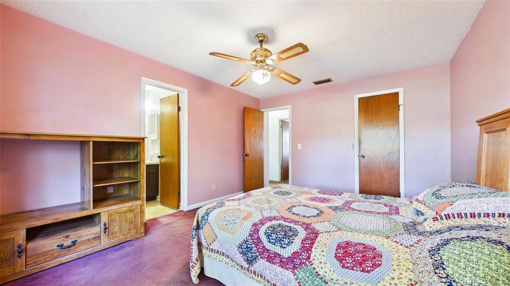 Activo con contrato: $295,000 (3 camas, 2 baños, 1182 Pies cuadrados)