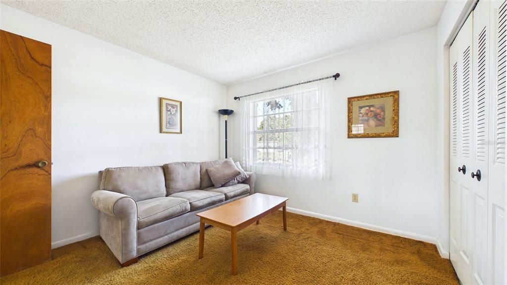 Activo con contrato: $295,000 (3 camas, 2 baños, 1182 Pies cuadrados)