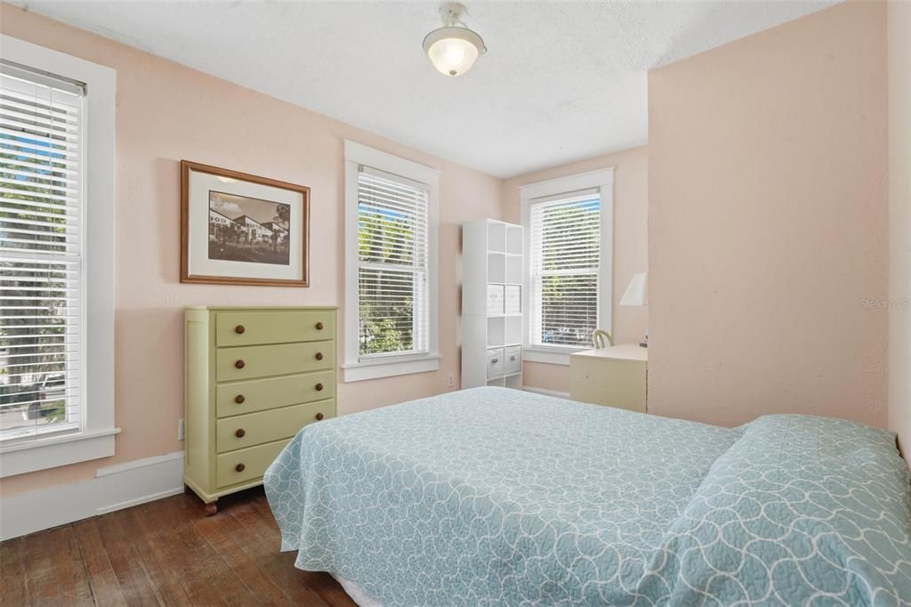 Active With Contract: $339,500 (5 beds, 3 baths, 2164 Square Feet)