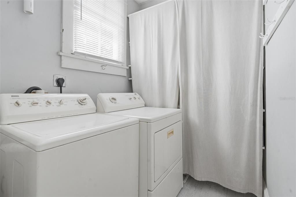 Active With Contract: $339,500 (5 beds, 3 baths, 2164 Square Feet)