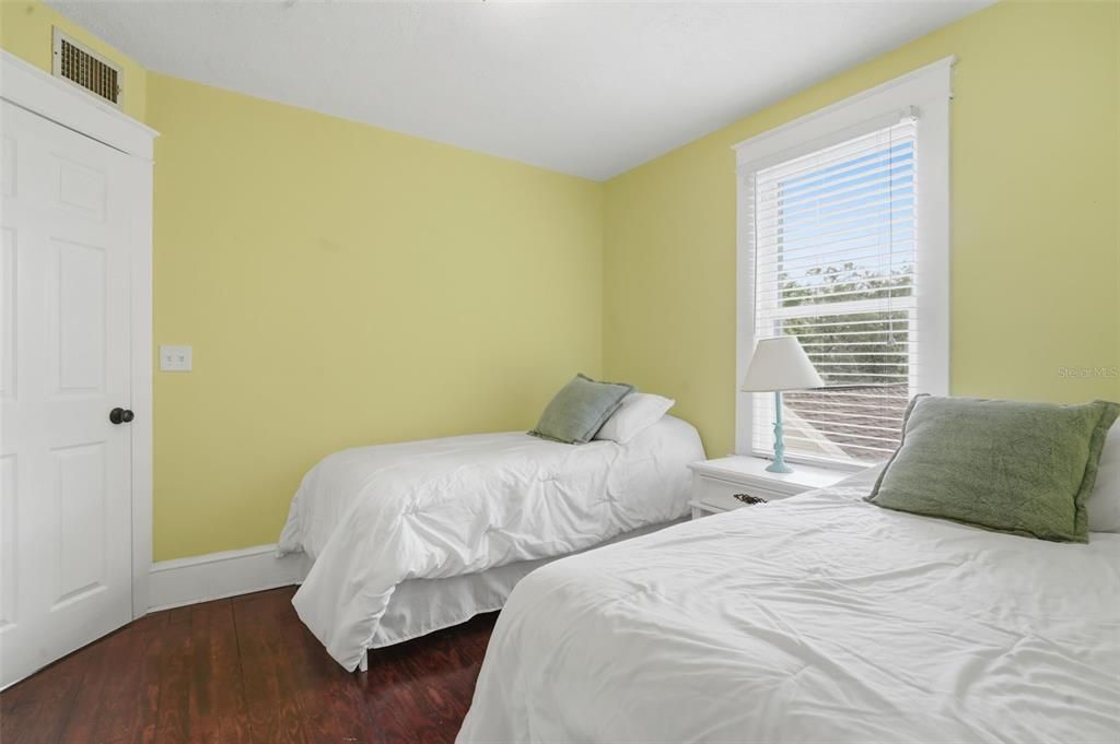 Active With Contract: $339,500 (5 beds, 3 baths, 2164 Square Feet)