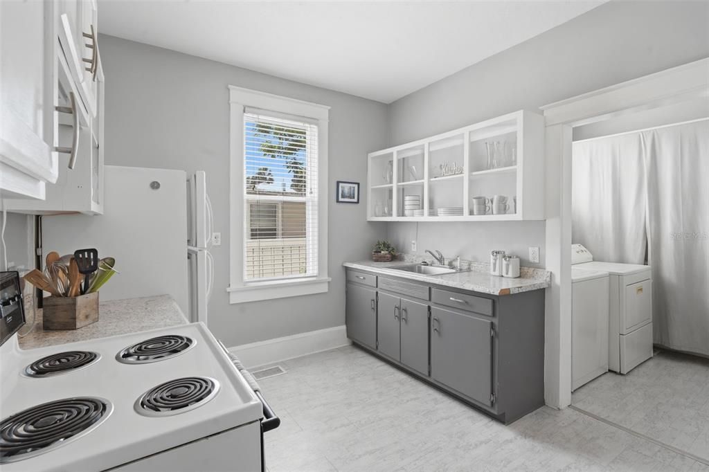 Active With Contract: $339,500 (5 beds, 3 baths, 2164 Square Feet)