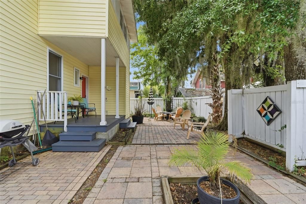 Active With Contract: $339,500 (5 beds, 3 baths, 2164 Square Feet)