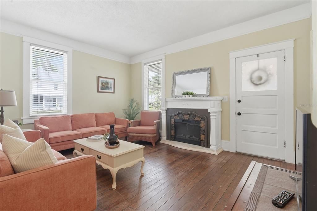Active With Contract: $339,500 (5 beds, 3 baths, 2164 Square Feet)