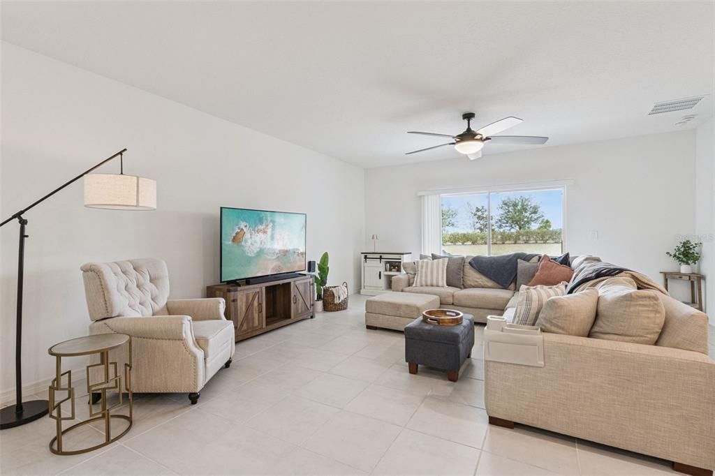 For Rent: $2,645 (4 beds, 3 baths, 2106 Square Feet)