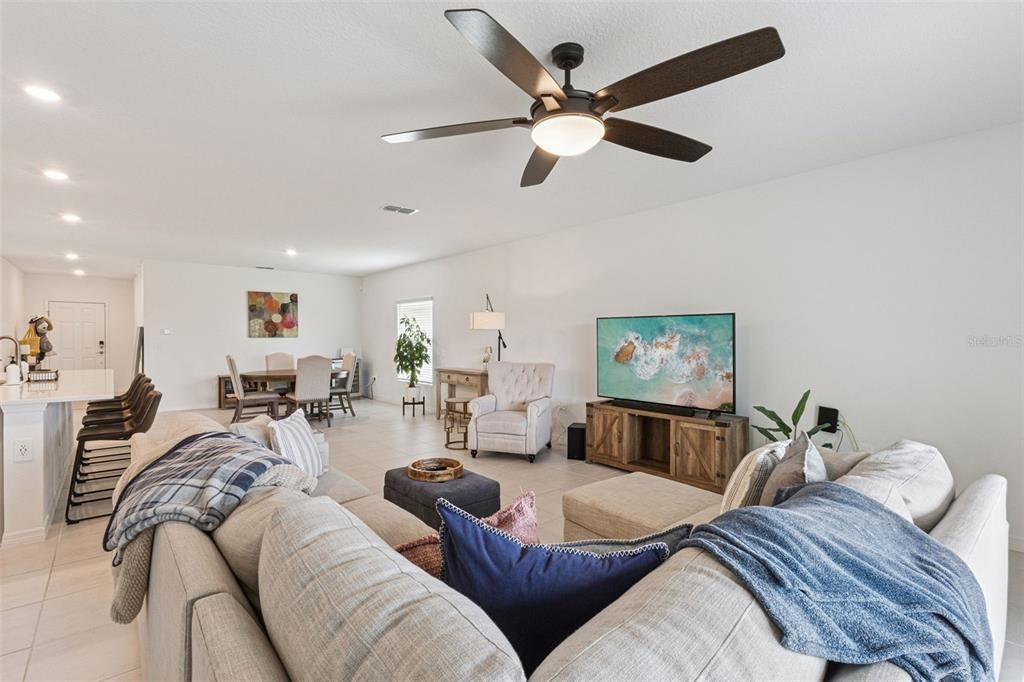 For Rent: $2,645 (4 beds, 3 baths, 2106 Square Feet)
