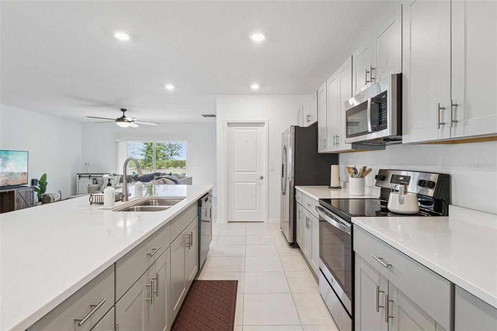 For Rent: $2,645 (4 beds, 3 baths, 2106 Square Feet)