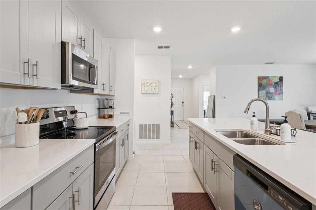For Rent: $2,645 (4 beds, 3 baths, 2106 Square Feet)