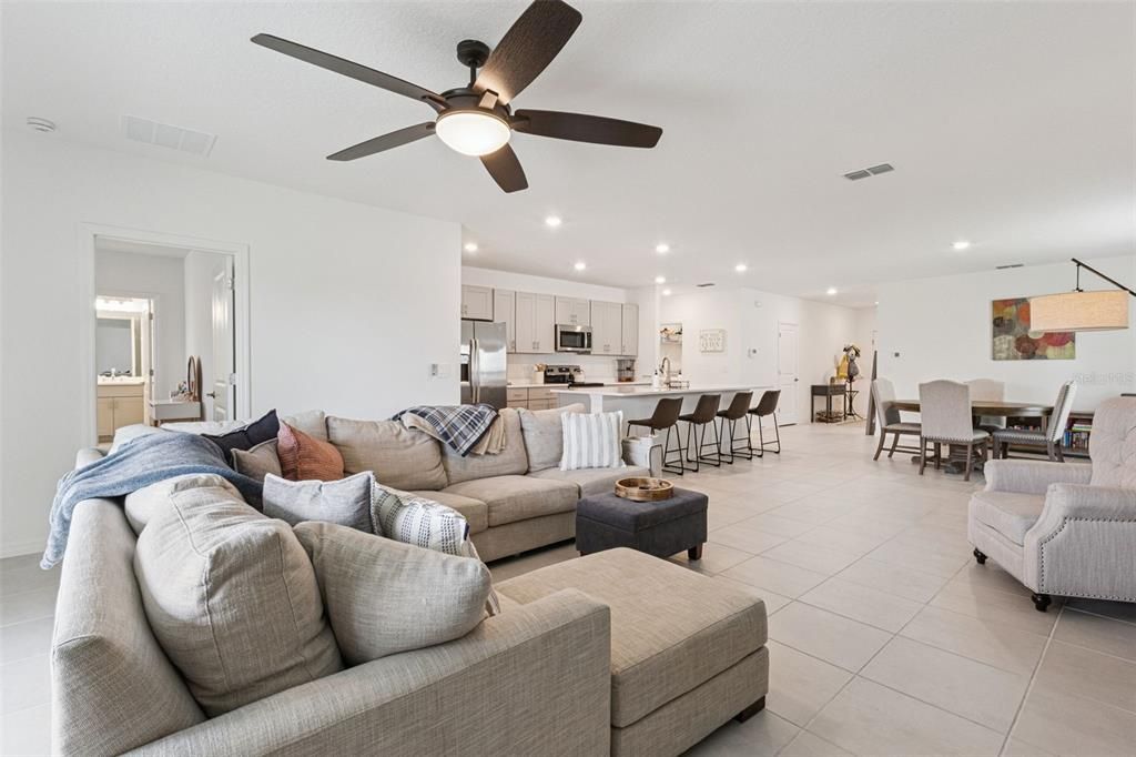 For Rent: $2,645 (4 beds, 3 baths, 2106 Square Feet)