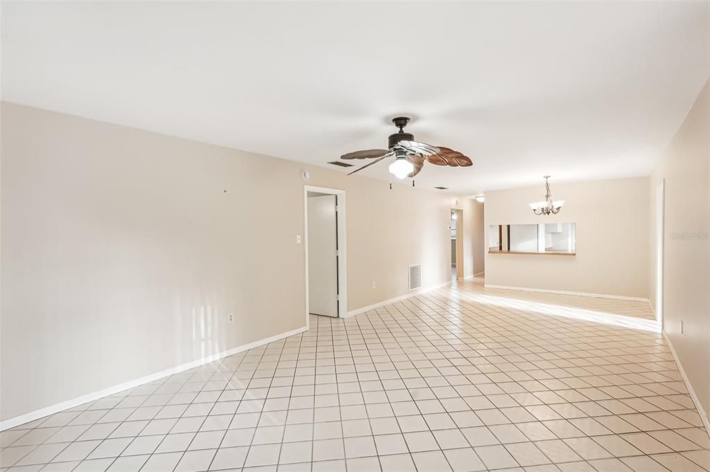 Activo con contrato: $240,000 (2 camas, 2 baños, 1352 Pies cuadrados)