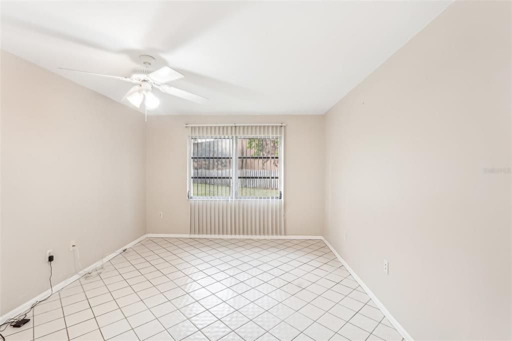 Activo con contrato: $240,000 (2 camas, 2 baños, 1352 Pies cuadrados)