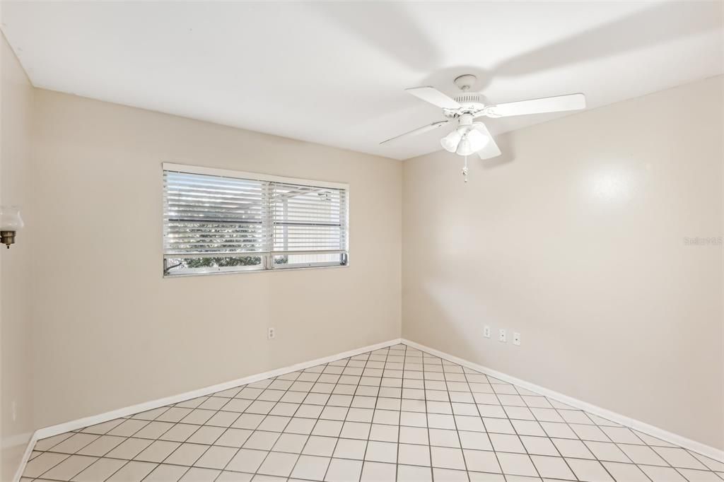 Activo con contrato: $240,000 (2 camas, 2 baños, 1352 Pies cuadrados)
