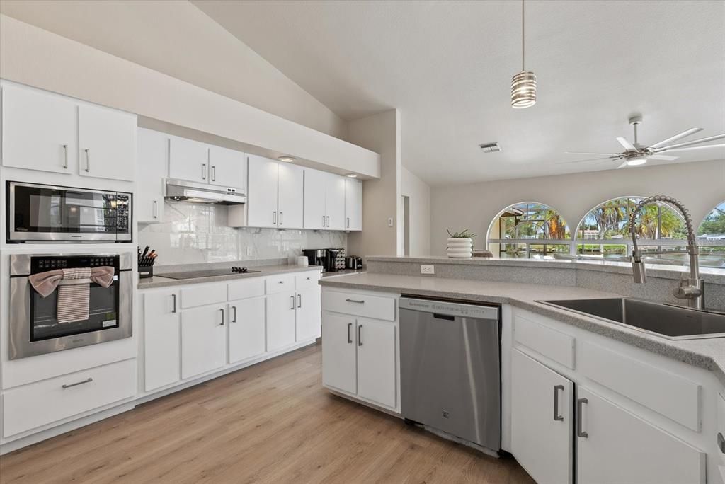 Active With Contract: $499,999 (3 beds, 2 baths, 2432 Square Feet)