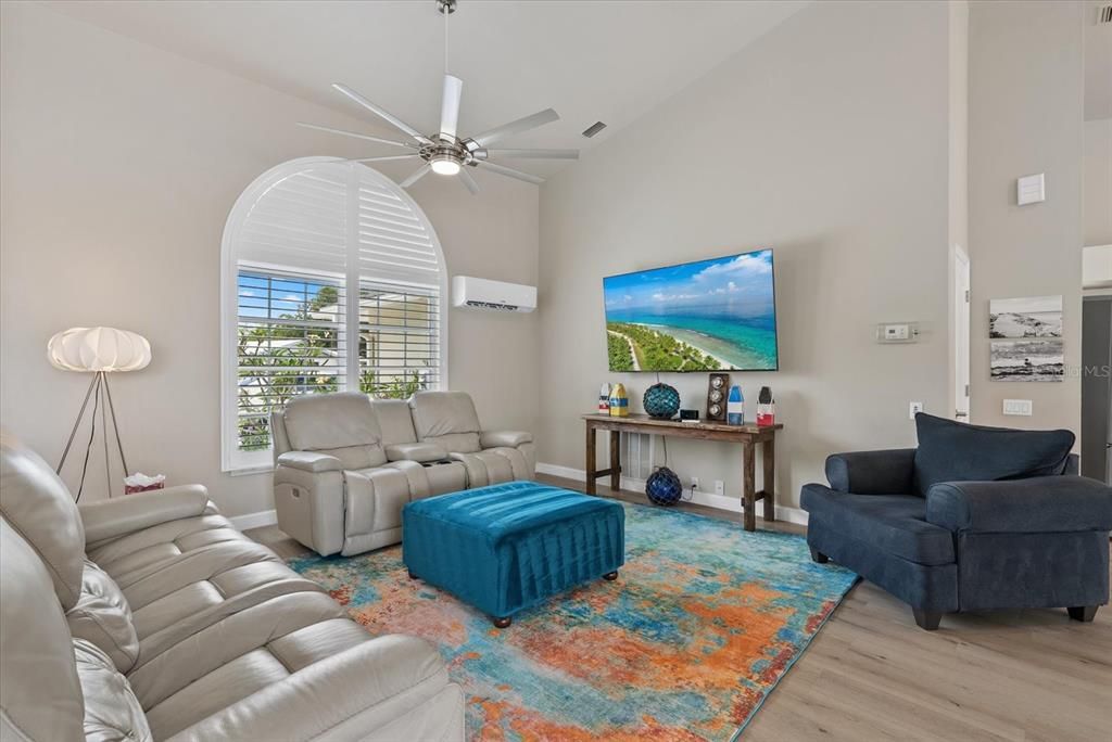 Active With Contract: $499,999 (3 beds, 2 baths, 2432 Square Feet)