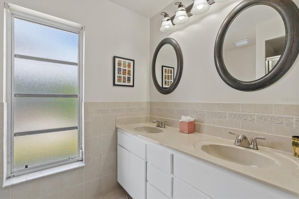 Active With Contract: $499,999 (3 beds, 2 baths, 2432 Square Feet)