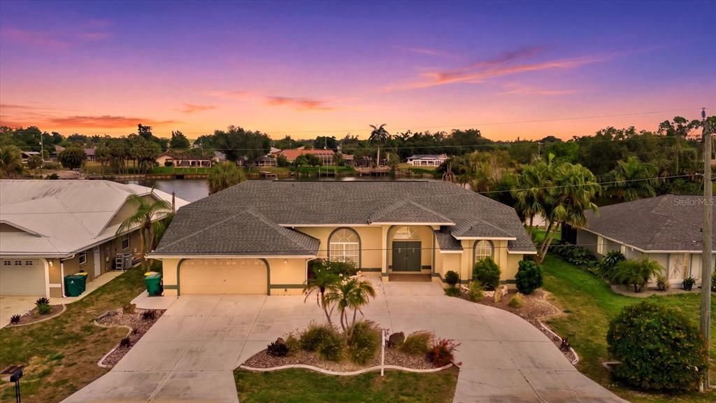 Active With Contract: $499,999 (3 beds, 2 baths, 2432 Square Feet)