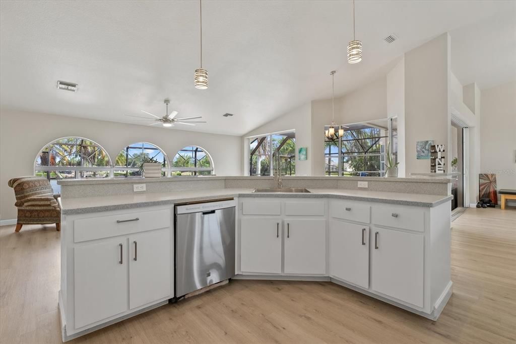 Active With Contract: $499,999 (3 beds, 2 baths, 2432 Square Feet)