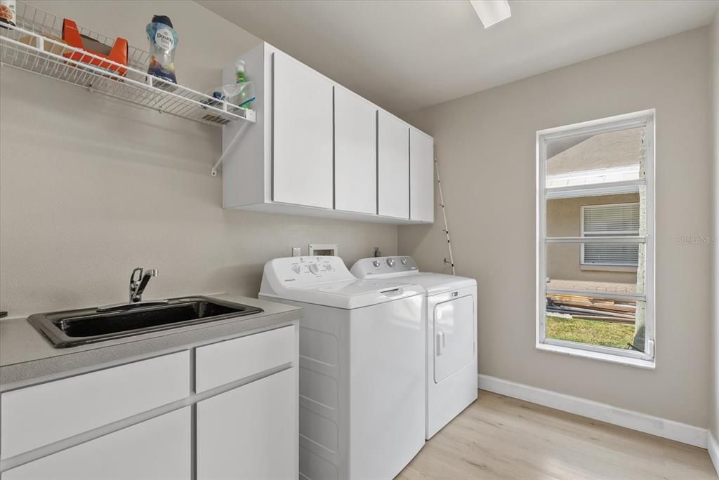 Active With Contract: $499,999 (3 beds, 2 baths, 2432 Square Feet)