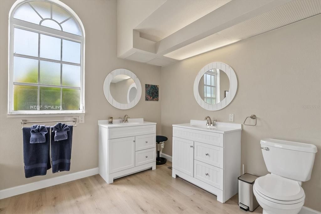 Active With Contract: $499,999 (3 beds, 2 baths, 2432 Square Feet)