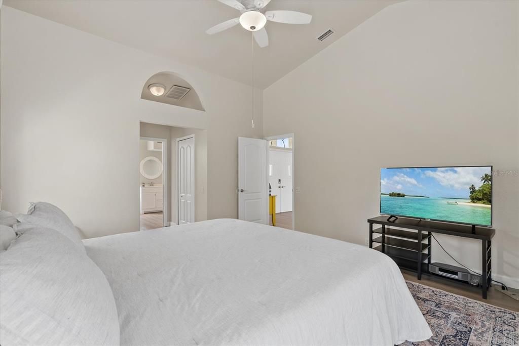 Active With Contract: $499,999 (3 beds, 2 baths, 2432 Square Feet)