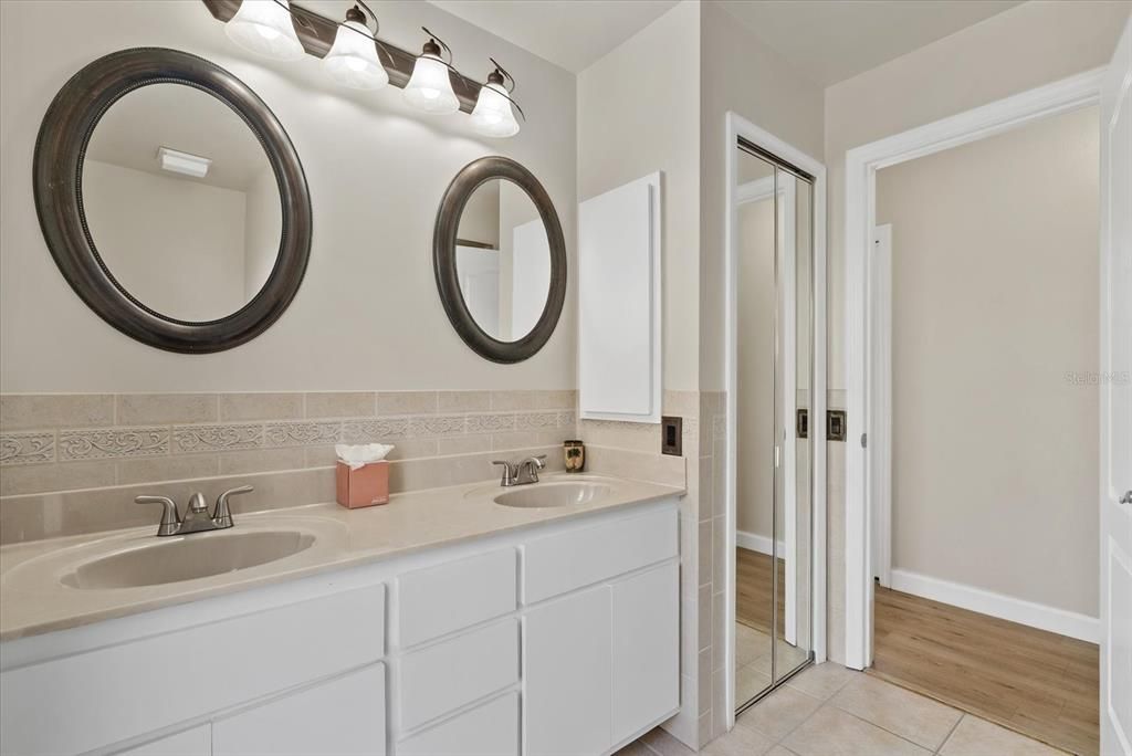 Active With Contract: $499,999 (3 beds, 2 baths, 2432 Square Feet)