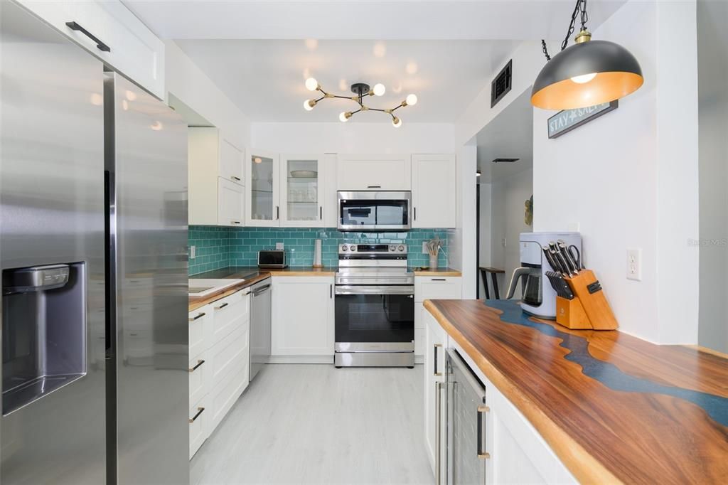 For Sale: $379,900 (2 beds, 2 baths, 1150 Square Feet)