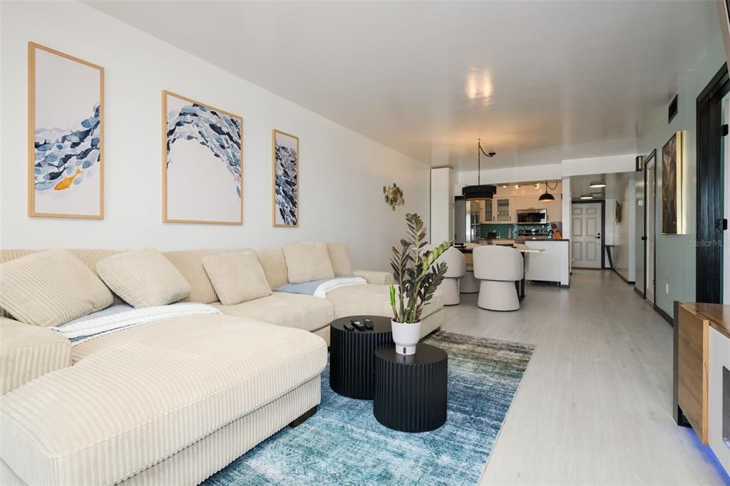 For Sale: $379,900 (2 beds, 2 baths, 1150 Square Feet)