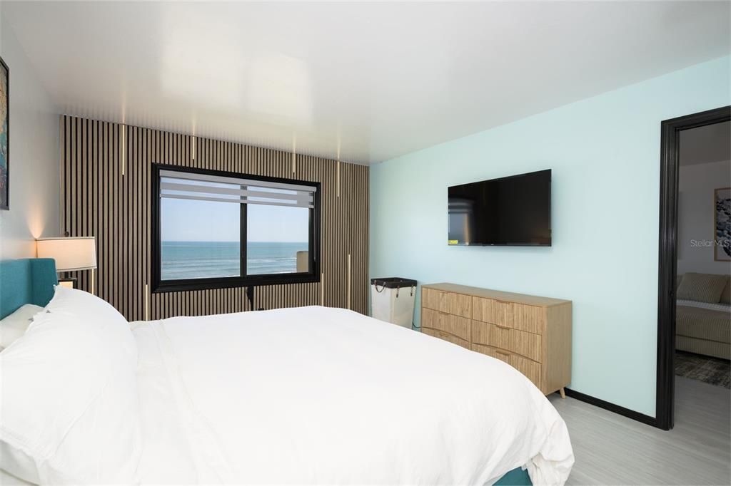 For Sale: $379,900 (2 beds, 2 baths, 1150 Square Feet)