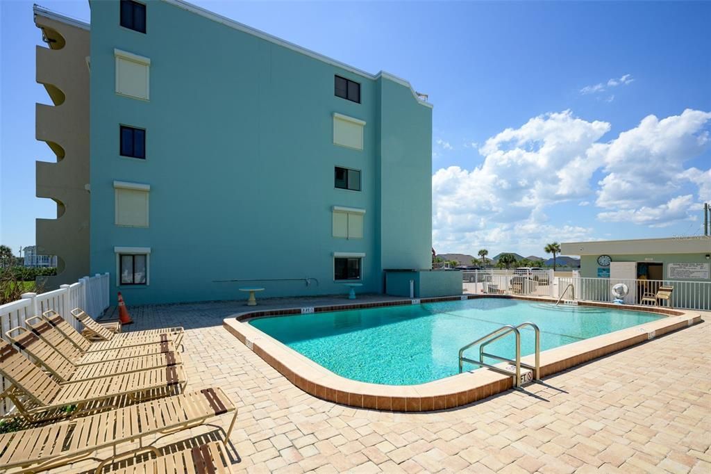 For Sale: $379,900 (2 beds, 2 baths, 1150 Square Feet)