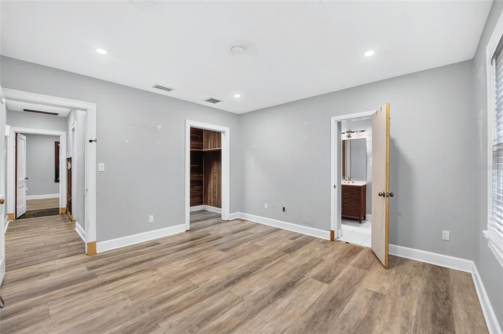 For Sale: $549,000 (5 beds, 3 baths, 2653 Square Feet)