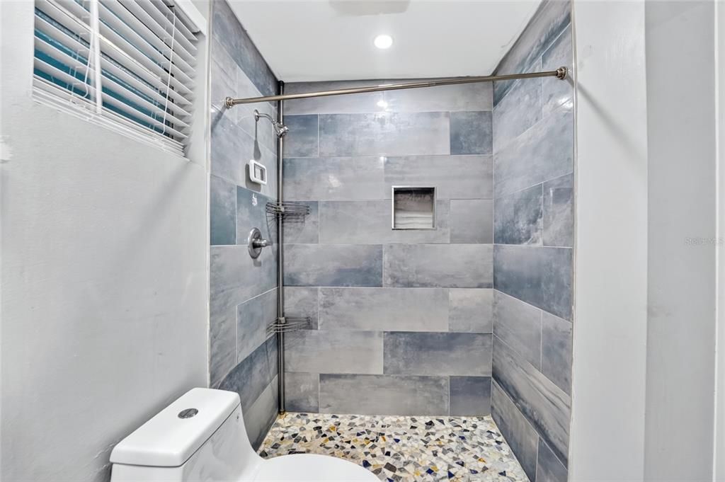 For Sale: $549,000 (5 beds, 3 baths, 2653 Square Feet)