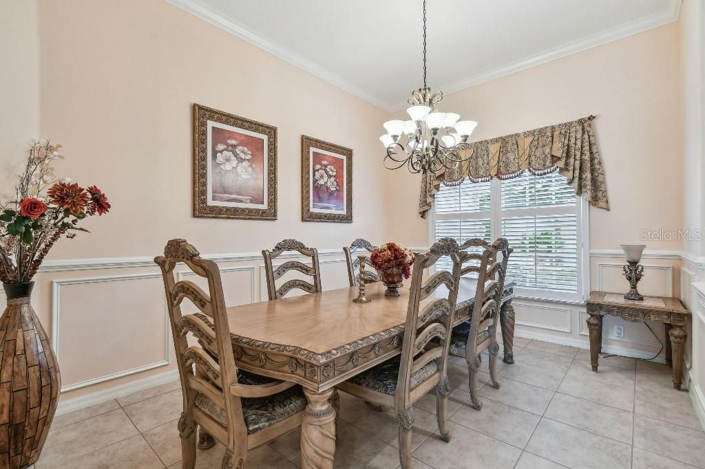 Activo con contrato: $895,000 (4 camas, 3 baños, 3621 Pies cuadrados)