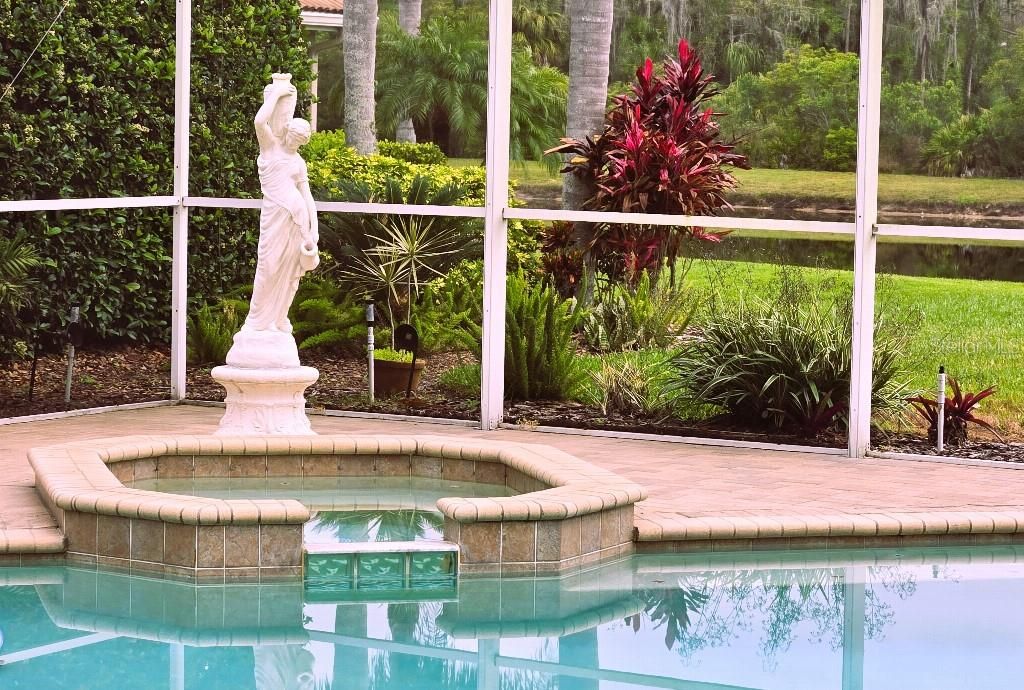 Activo con contrato: $895,000 (4 camas, 3 baños, 3621 Pies cuadrados)