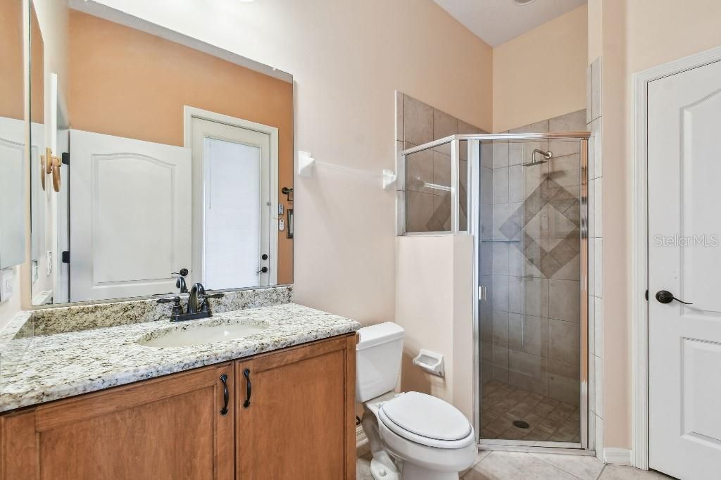 Activo con contrato: $895,000 (4 camas, 3 baños, 3621 Pies cuadrados)