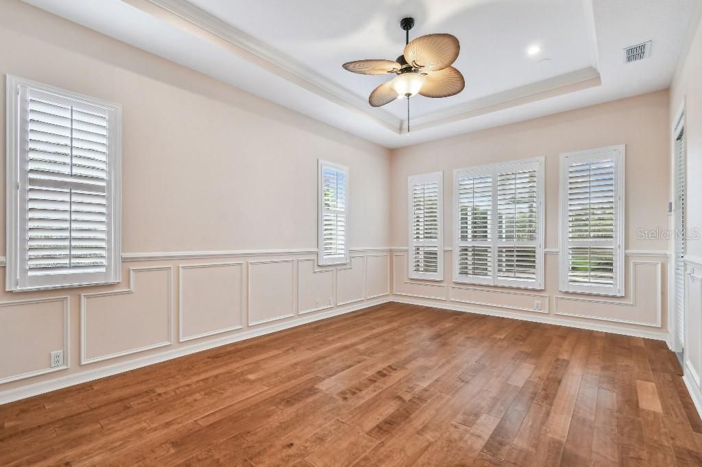 Activo con contrato: $895,000 (4 camas, 3 baños, 3621 Pies cuadrados)