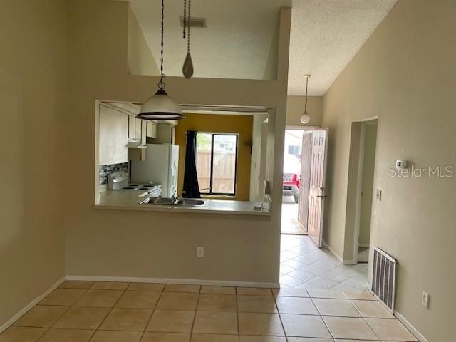 Active With Contract: $1,500 (2 beds, 2 baths, 868 Square Feet)