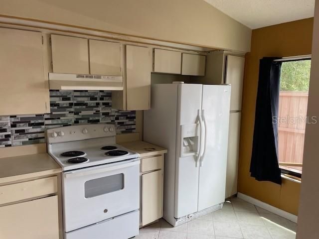 Active With Contract: $1,500 (2 beds, 2 baths, 868 Square Feet)