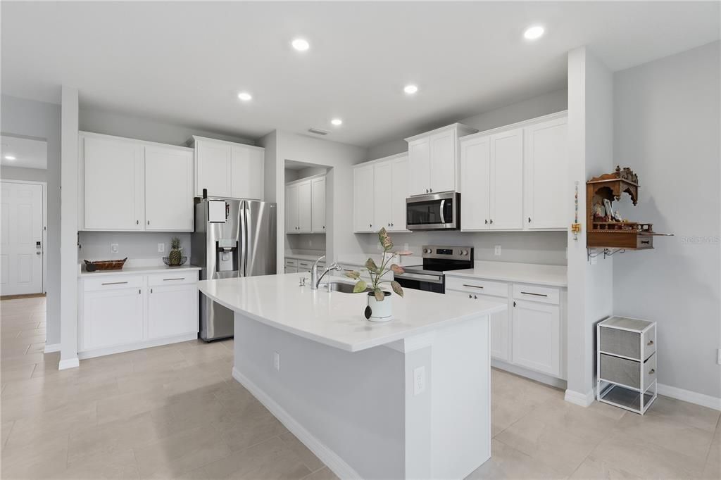 En Venta: $550,000 (4 camas, 3 baños, 3313 Pies cuadrados)