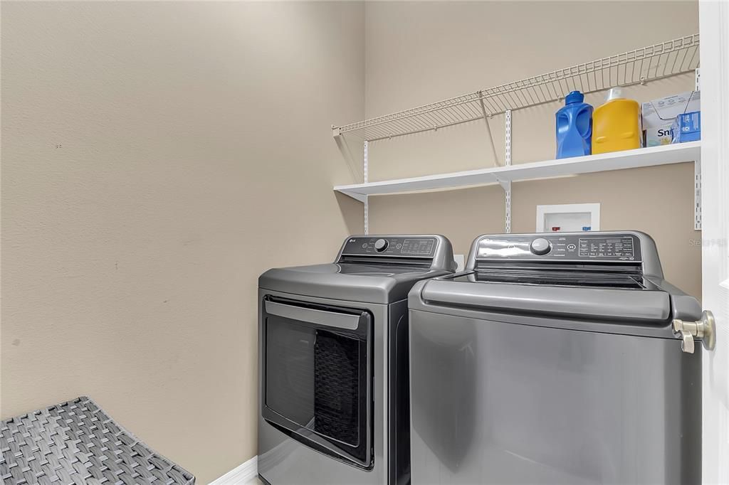 En Venta: $330,000 (3 camas, 2 baños, 1564 Pies cuadrados)