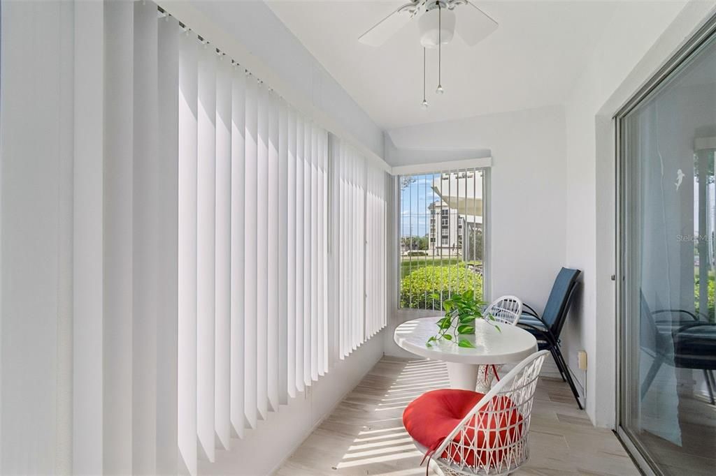 For Sale: $235,000 (2 beds, 1 baths, 948 Square Feet)