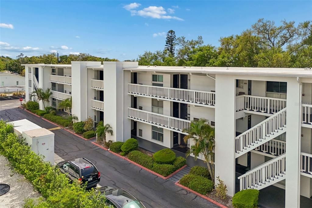 For Sale: $235,000 (2 beds, 1 baths, 948 Square Feet)