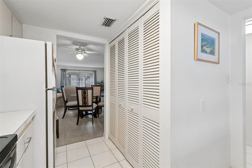 For Sale: $235,000 (2 beds, 1 baths, 948 Square Feet)