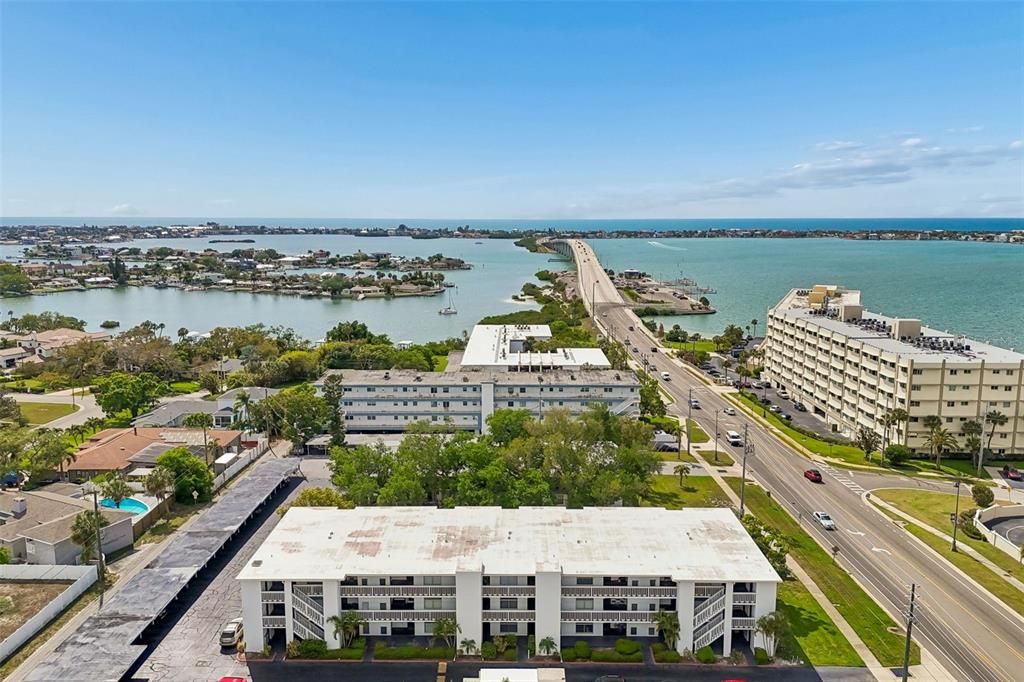 For Sale: $235,000 (2 beds, 1 baths, 948 Square Feet)