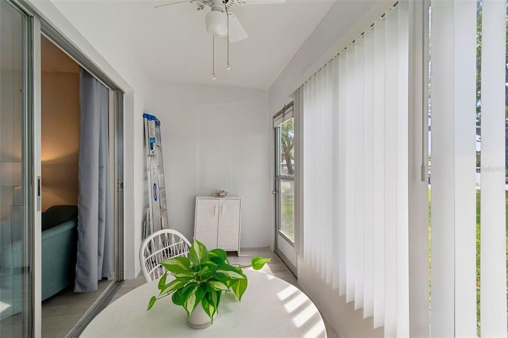 For Sale: $235,000 (2 beds, 1 baths, 948 Square Feet)