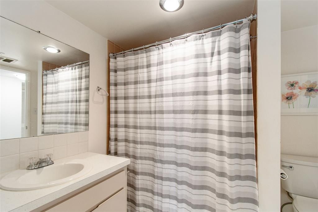 For Sale: $235,000 (2 beds, 1 baths, 948 Square Feet)
