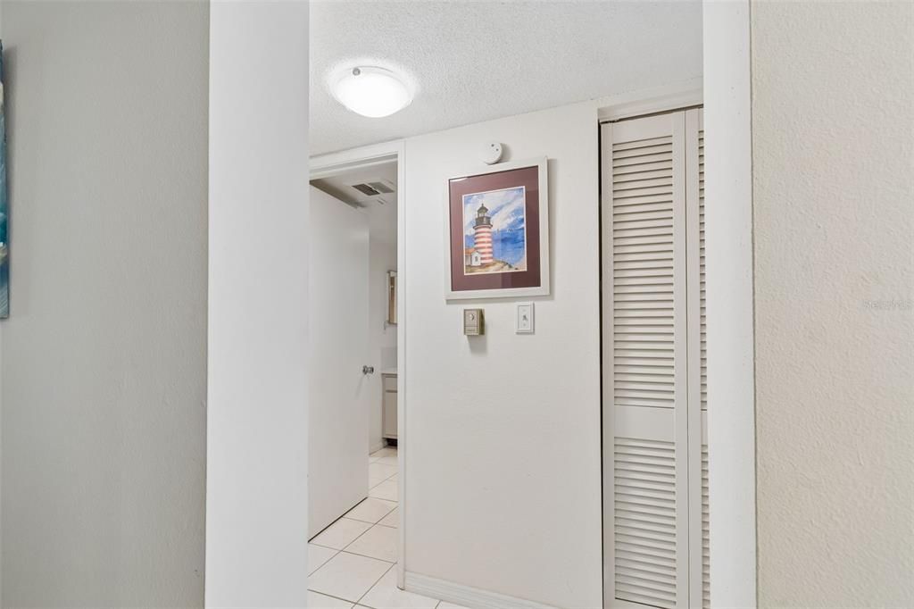 For Sale: $235,000 (2 beds, 1 baths, 948 Square Feet)