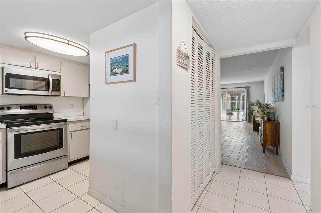 For Sale: $235,000 (2 beds, 1 baths, 948 Square Feet)